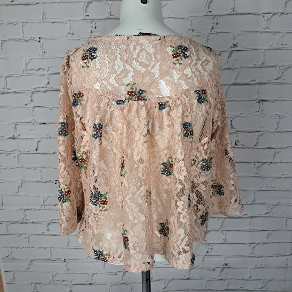 𝅺Zara Lace Floral Cropped top‎ - Picture 8 of 12